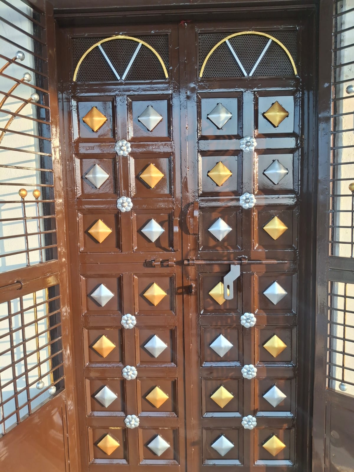 Traditional gate installation