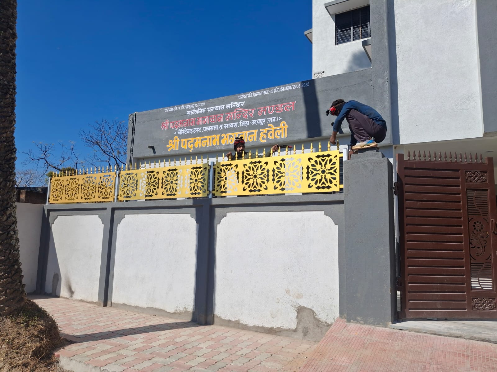 Fence installation at Shri Padmanam Bhajan Haveli