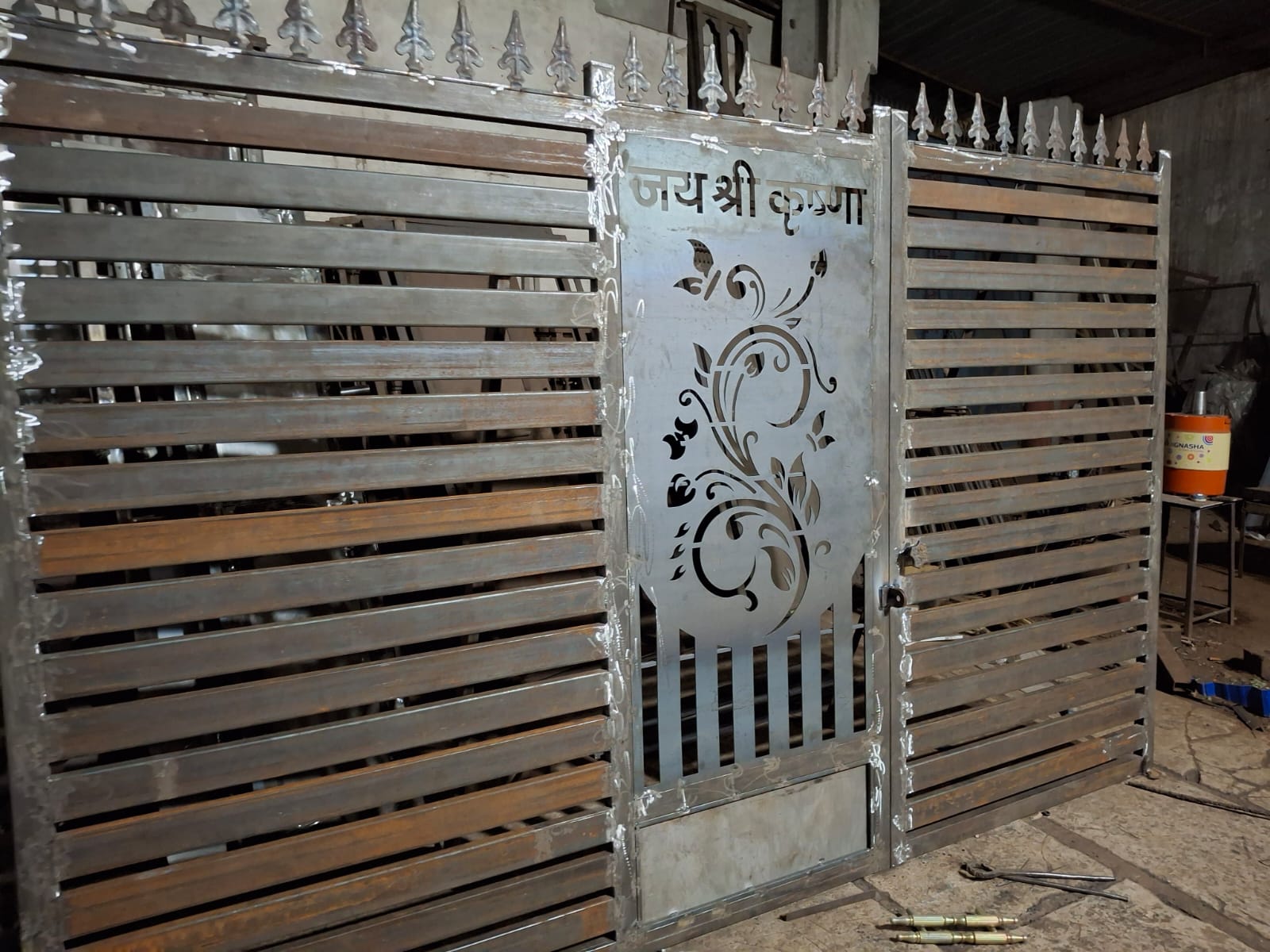 Gate installation in Sayra